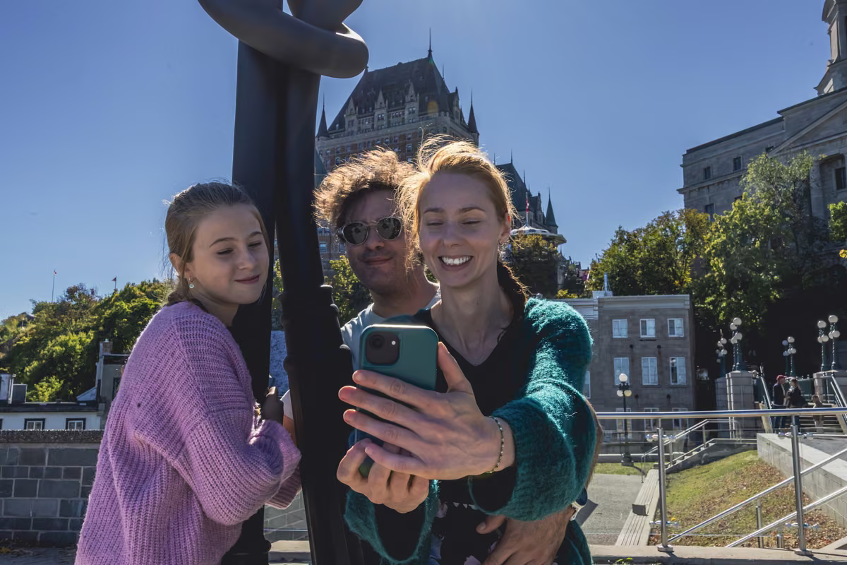 Friends taking a selfie with the Château Frontenac behind them.